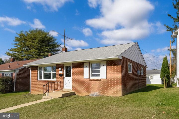 Property Photo:  927 Rolridge Avenue  PA 17603