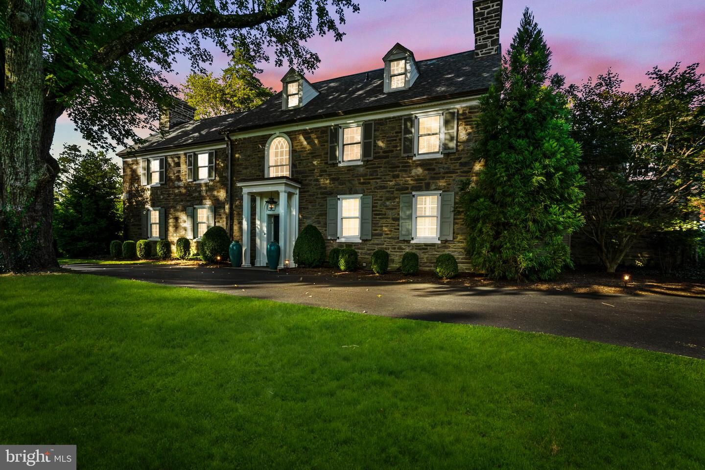 Property Photo:  216 Laurel Lane  PA 19041