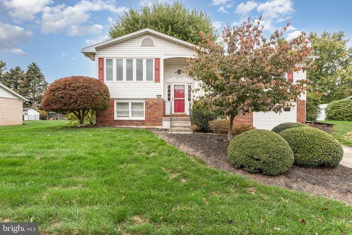 415 Pawnee Drive  Mechanicsburg PA 17050 photo