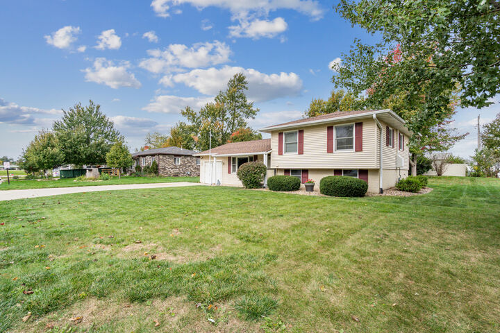 Property Photo:  114 Thunderbird Drive  IA 50158 