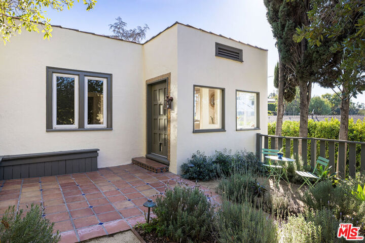 Property Photo:  2342 Earl St  CA 90039