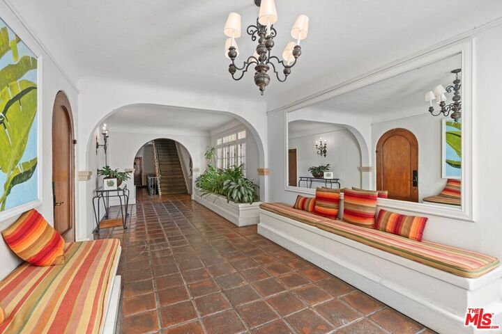 Property Photo:  1345 N Hayworth Ave  CA 90046