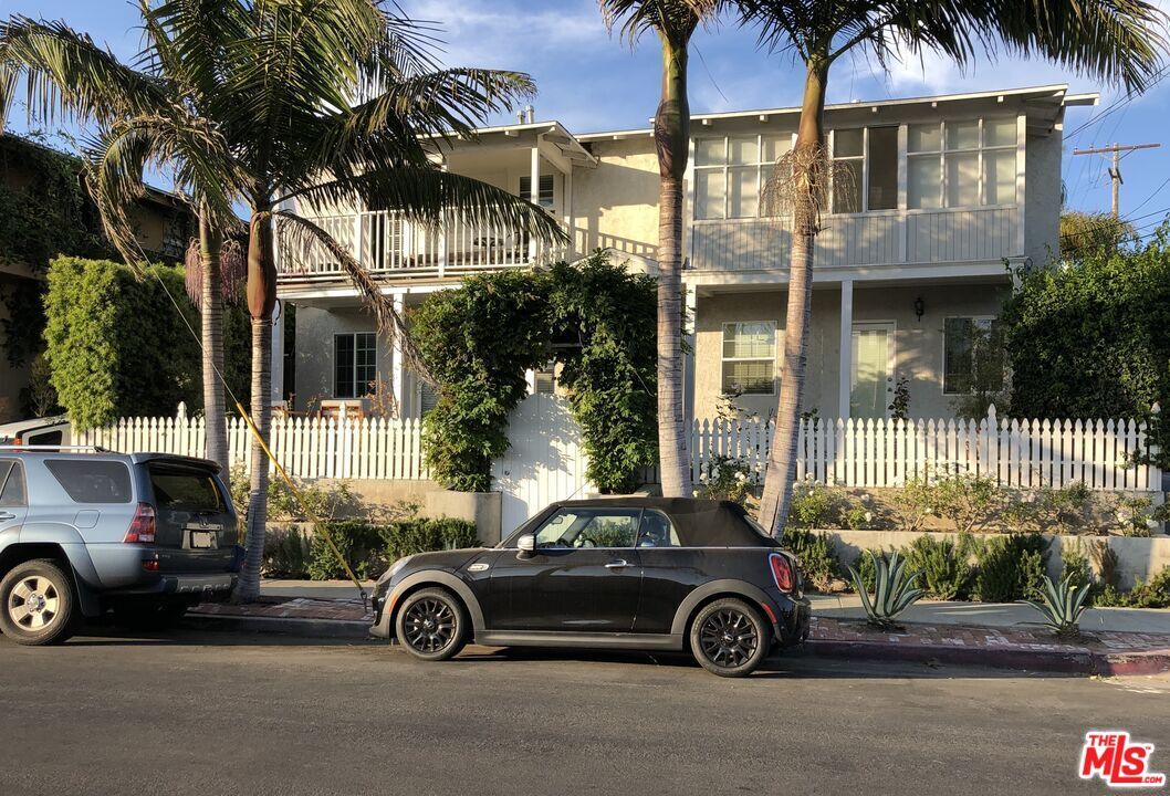 Property Photo:  252 Hampton Dr  CA 90291