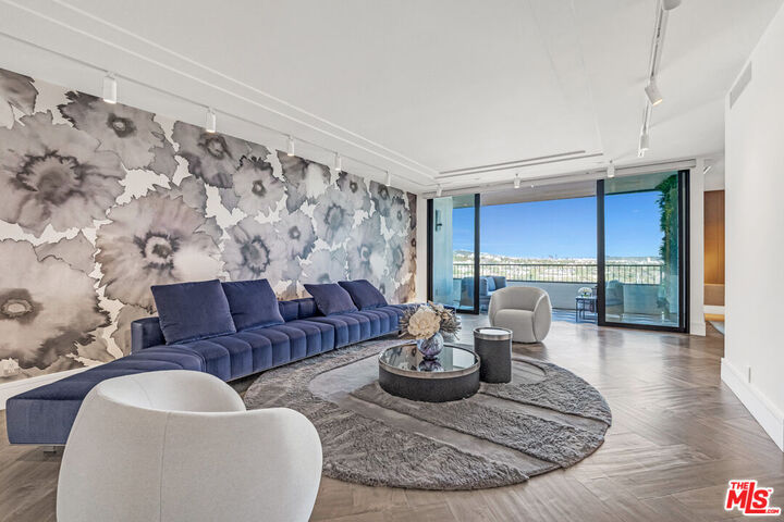 Property Photo:  1100 Alta Loma Rd  CA 90069 