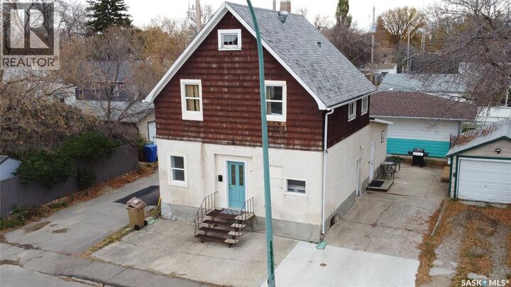 Property Photo:  827 15th Avenue  SK S4N 0V2