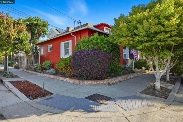 Property Photo: 901 San Antonio Ave CA 94501
