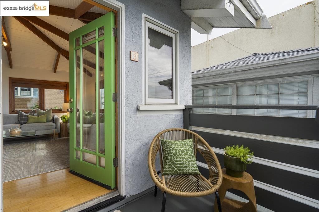 Property Photo: 2587 Piedmont Ave 3 CA 94704