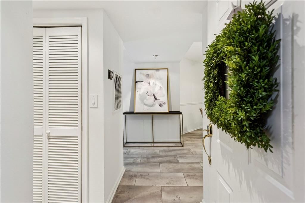 Property Photo:  1 Biscayne Drive NW 112  GA 30309 