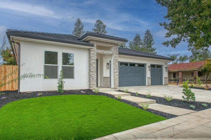 Property Photo:  5688 W Mesa Avenue  CA 93722