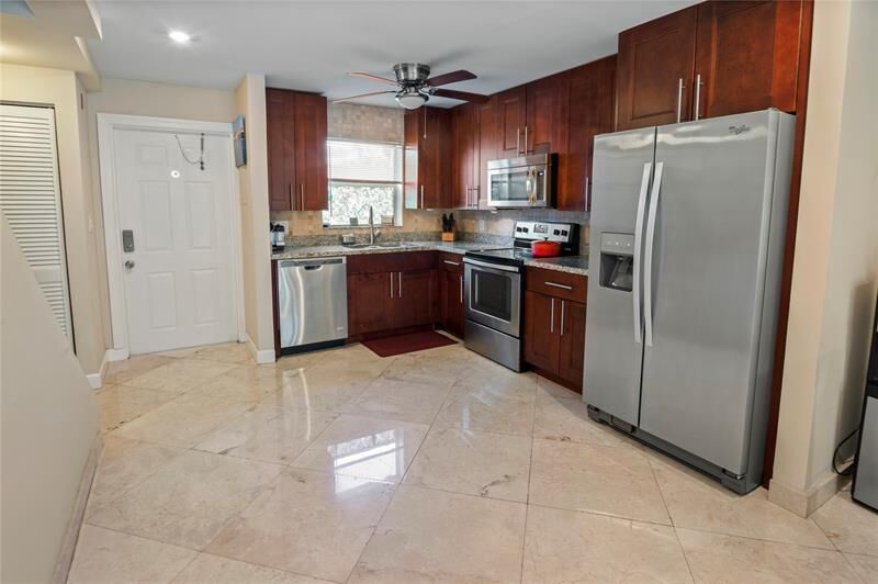Property Photo:  811 W Oakland Park Blvd F4  FL 33311 