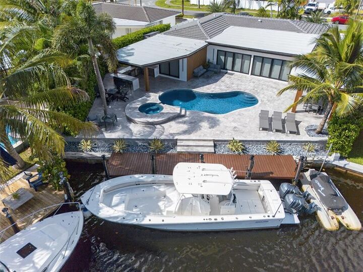 Property Photo: 160 SE 3rd Ct FL 33060
