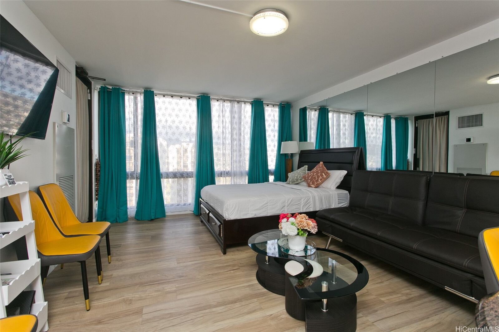 Property Photo: 229 Paoakalani Avenue 2305(Nuc) HI 96815