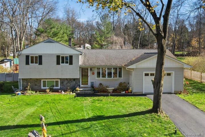 3544 Strang Boulevard  Yorktown Heights NY 10598 photo