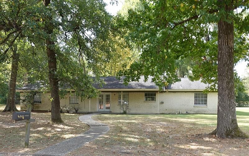 Property Photo: 1400 Brookwood Drive TX 75904