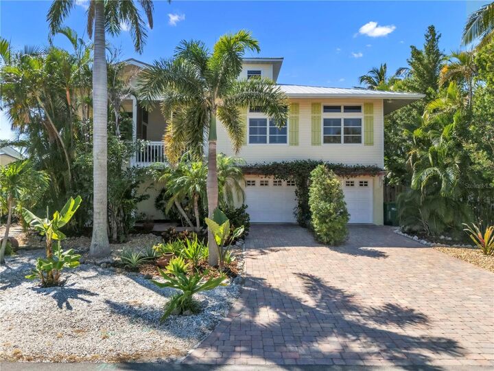 Property Photo:  311 Iris Street  FL 34216