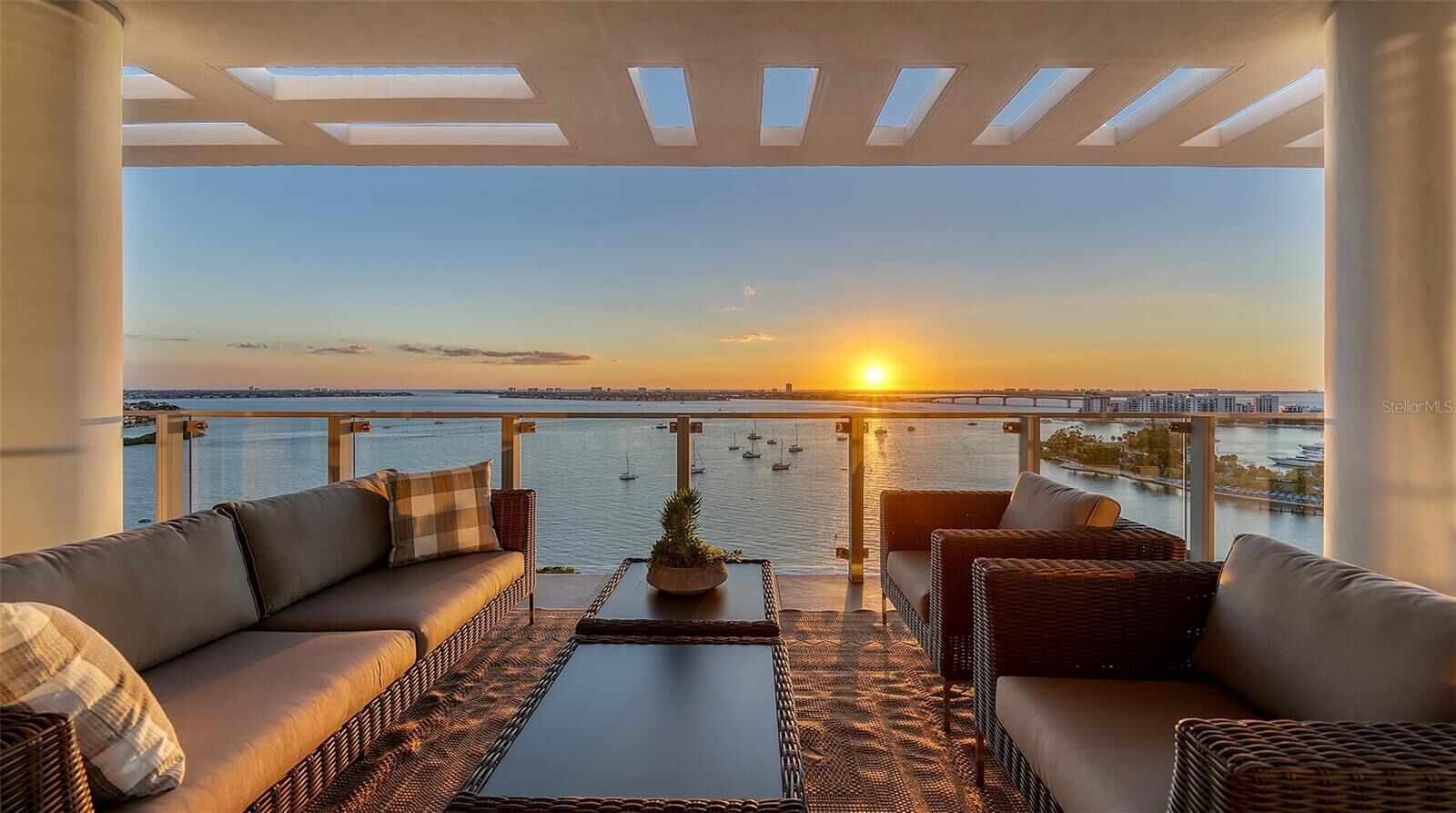 Property Photo:  605 S Gulfstream Avenue 12  FL 34236 