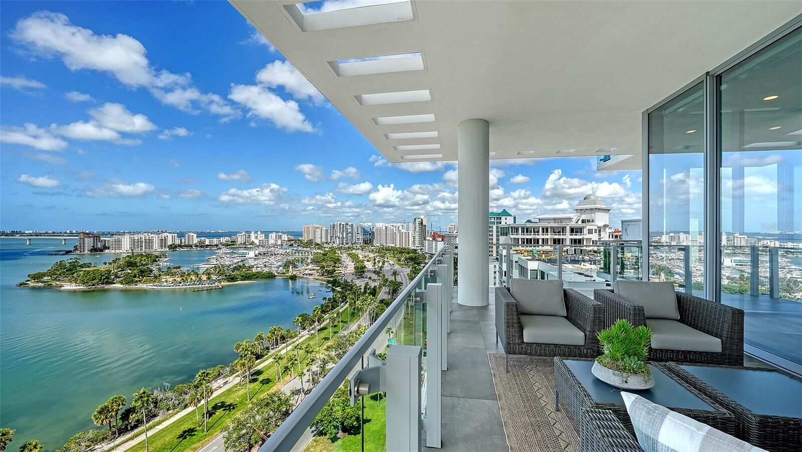Property Photo: 605 S Gulfstream Avenue 12 FL 34236