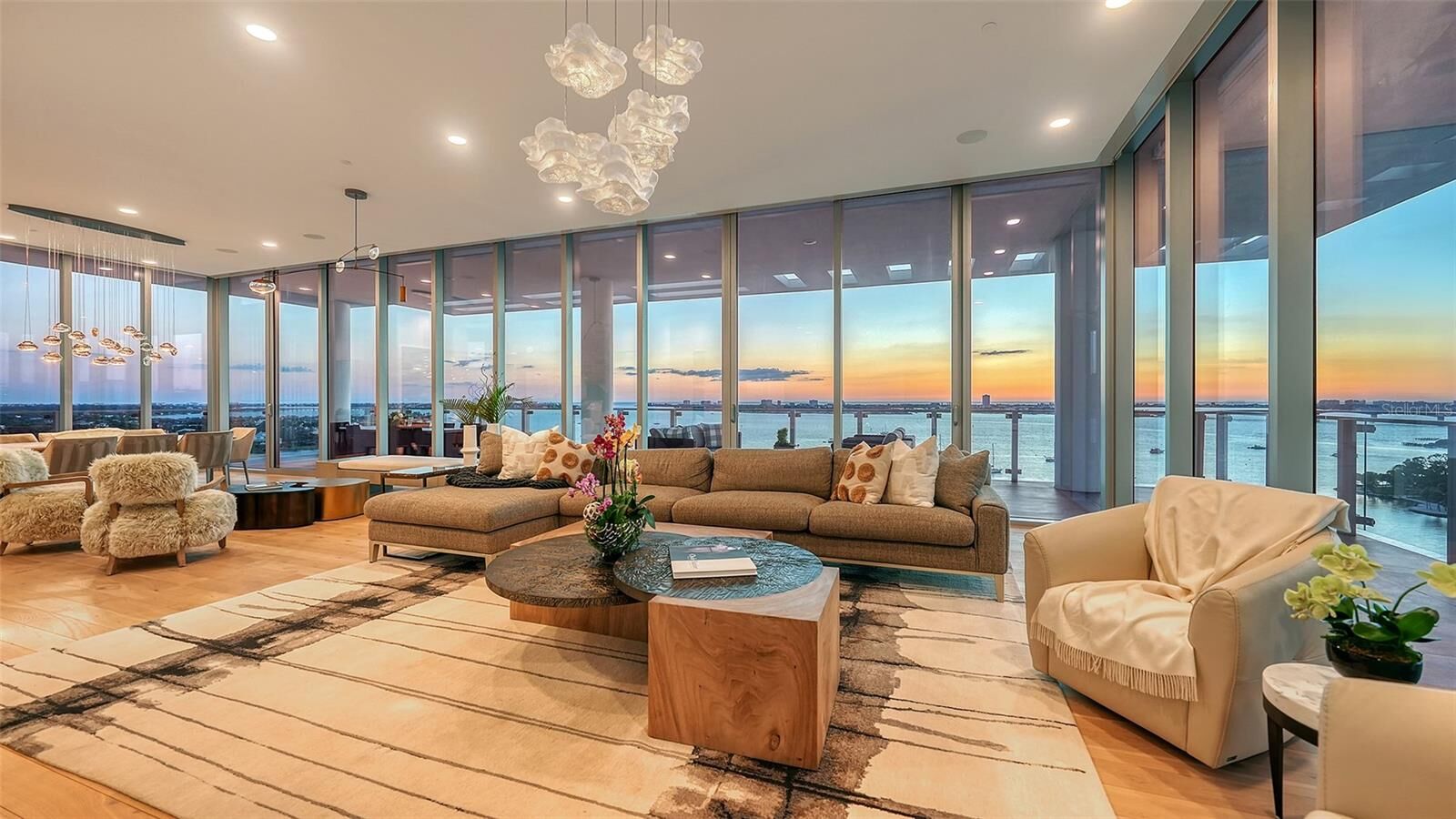 Property Photo:  605 S Gulfstream Avenue 12  FL 34236 