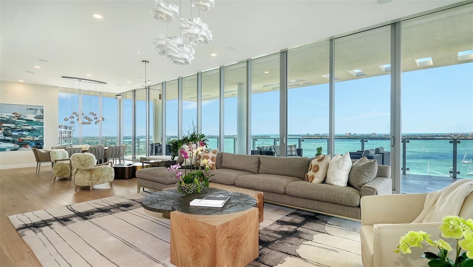Property Photo:  605 S Gulfstream Avenue 12  FL 34236 