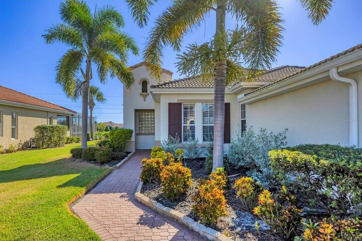 Property Photo:  106 Savona Way  FL 34275