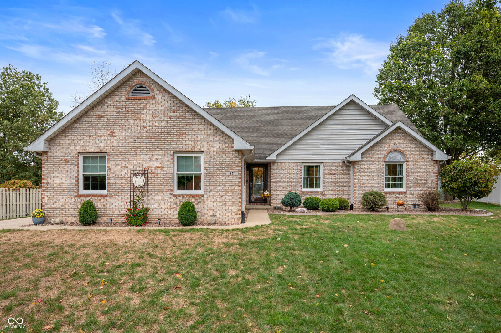 Property Photo:  1227 Pendle Hill Avenue  IN 46064 