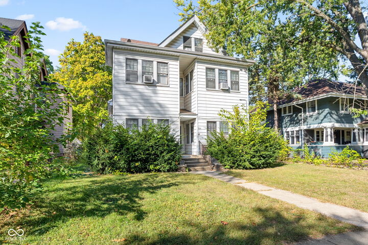 Property Photo:  784 Woodruff Place Middle Drive 2  IN 46201