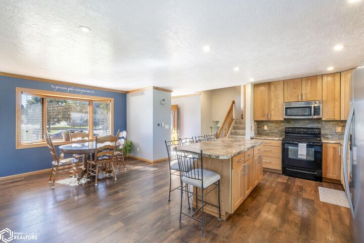 Property Photo: 16 Lexington Square IA 50401