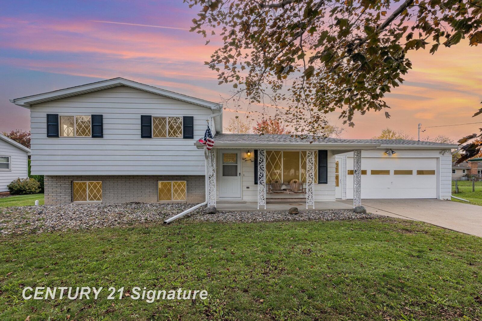Property Photo:  871 Doro Lane  MI 48604