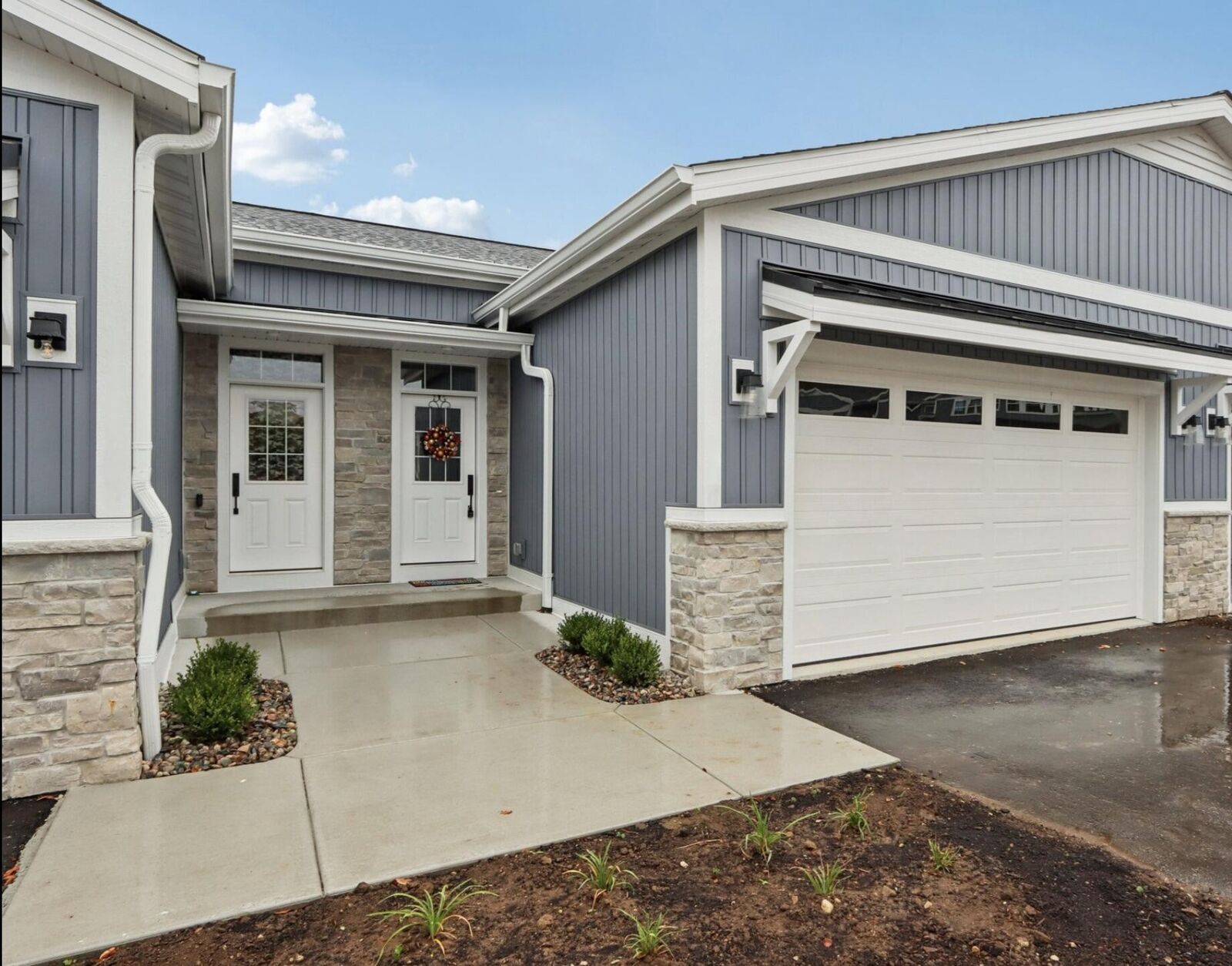 Property Photo:  405 Falcon Dr 12  WI 53105 