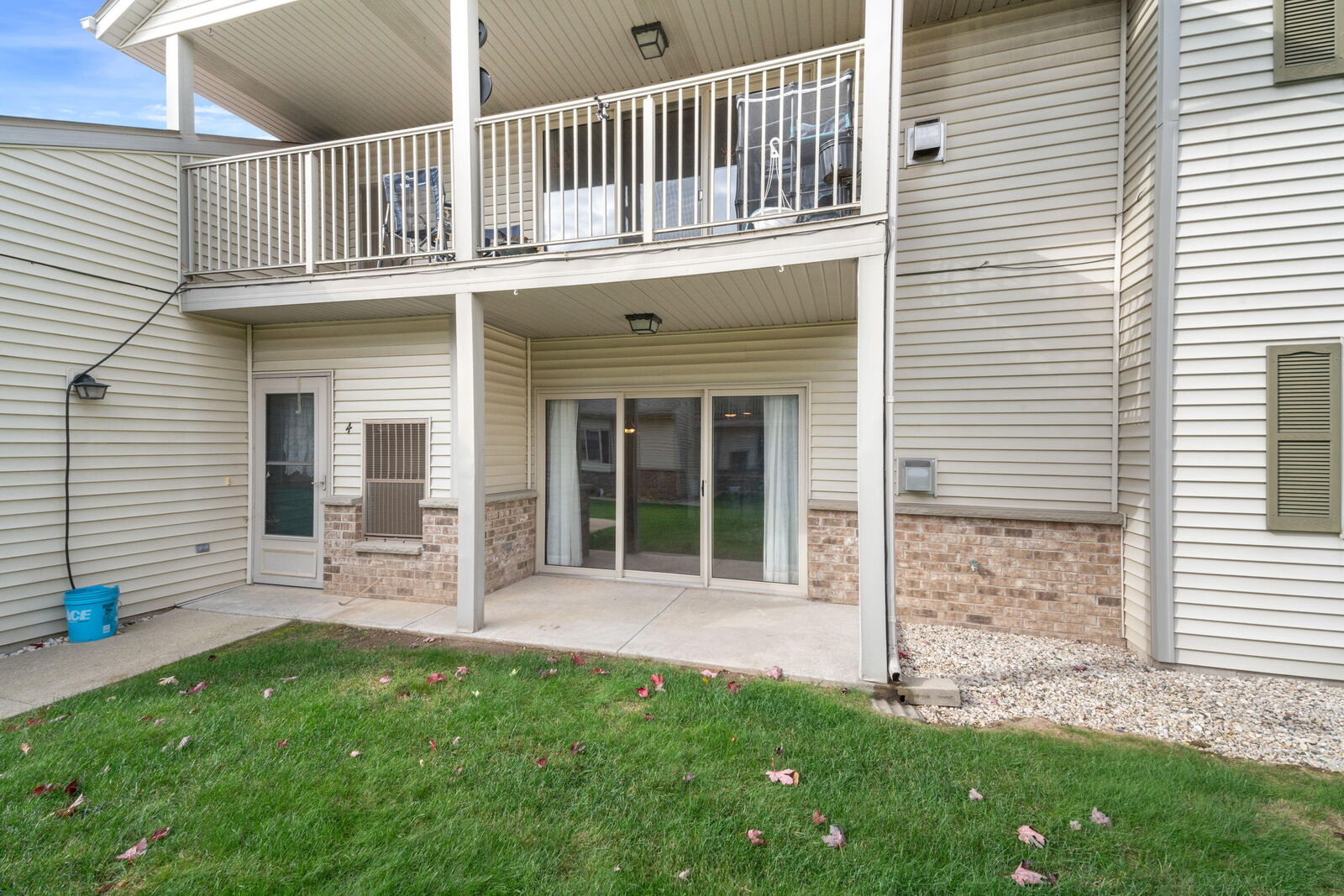 Property Photo:  916 Roseland Dr 3  WI 53040