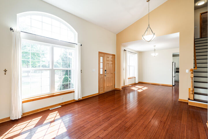 Property Photo:  1981 Foxcroft Ln  WI 53189