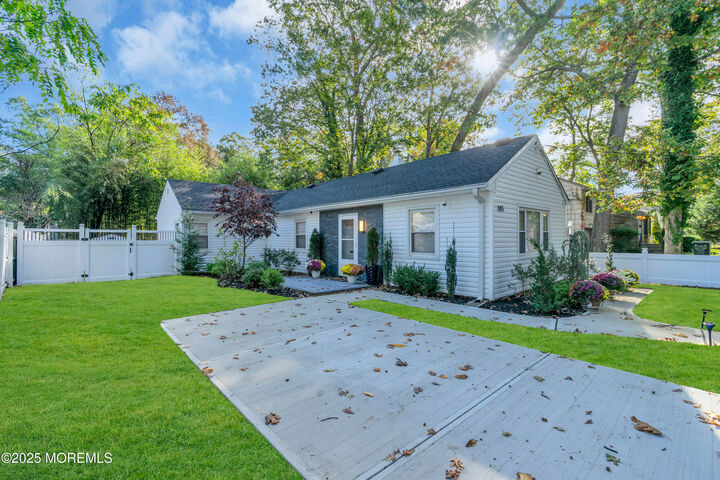 185 Elmwood Road  Oakhurst NJ 07755 photo