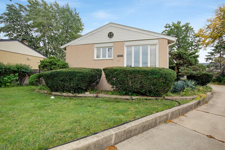Property Photo:  2521 Gayle Court  IL 60025 