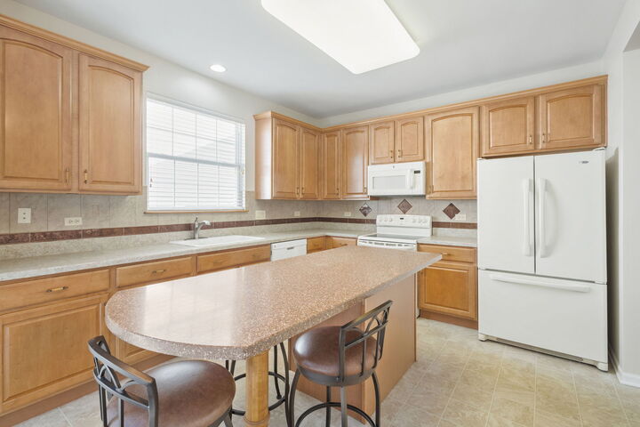 Property Photo: 2573 Venetian Lane IL 60124