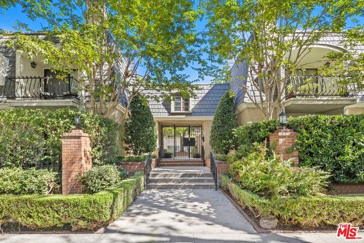 Property Photo:  620 1/2 Wilcox Avenue  CA 90004 