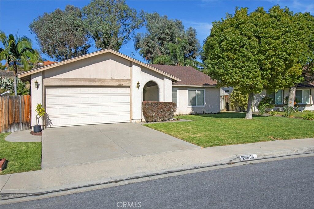 Property Photo:  23606 Via Navarra  CA 92691 