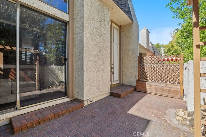 Property Photo:  6225 Shoup Avenue 109  CA 91367