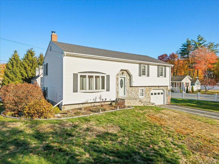 Property Photo:  20 Village Green Drive  ME 04072