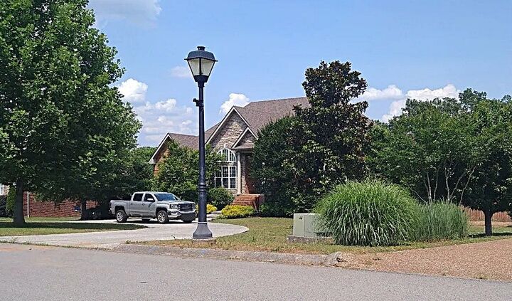 Property Photo:  1812 Pointe Ct  TN 37087 