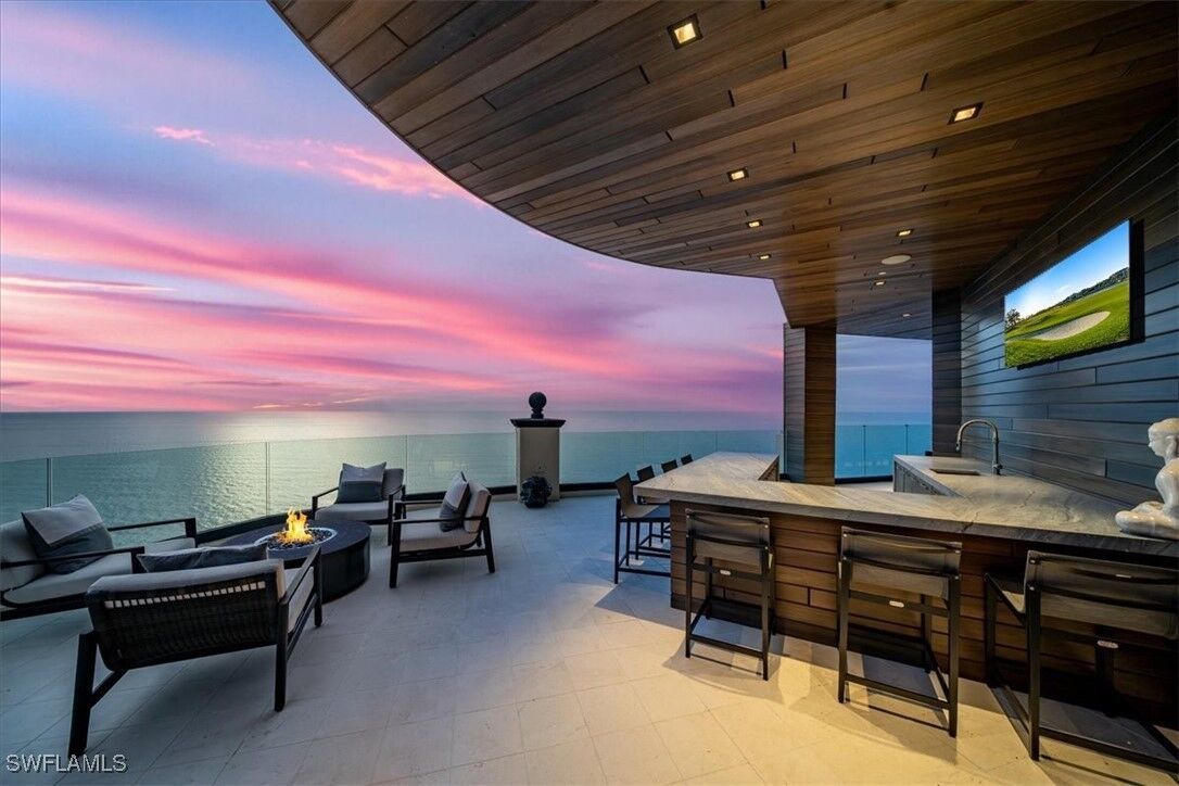 Property Photo: 81 Seagate Drive Ph20 FL 34103