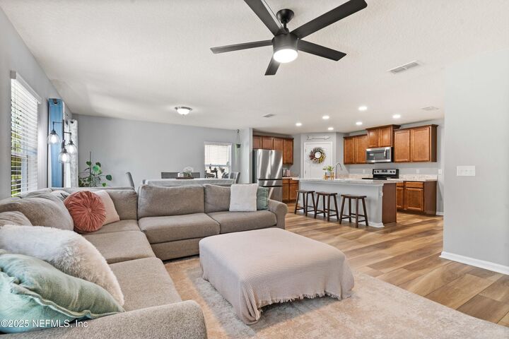 Property Photo: 4060 Great Falls Loop FL 32068