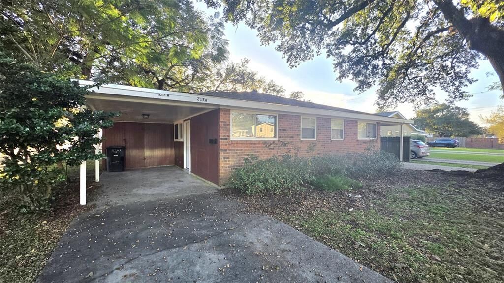 Property Photo:  217 Ave A  LA 70037 