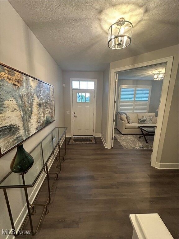 Property Photo: 7432 Villa Ridge OH 44023