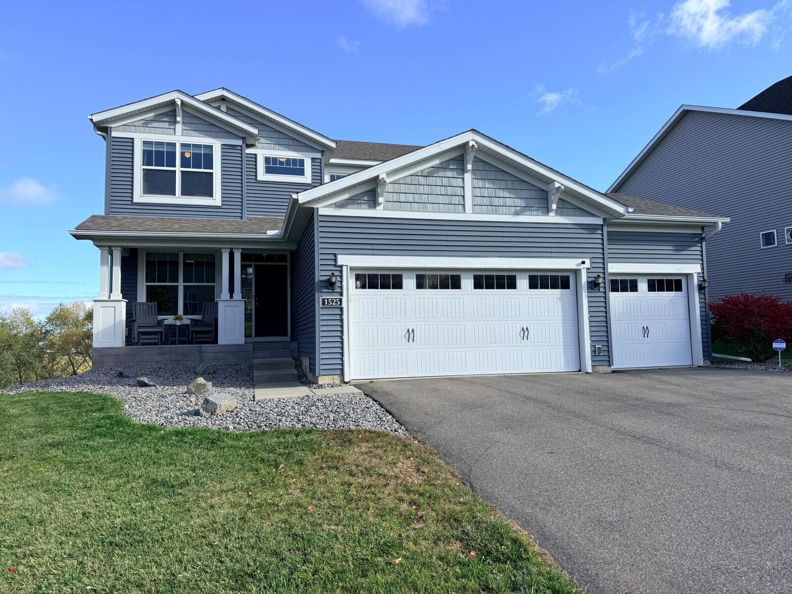 Property Photo:  1525 Hemlock Way  MN 55317 