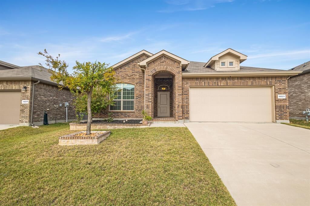 Property Photo:  16021 Tottenhall Pass  TX 76247 