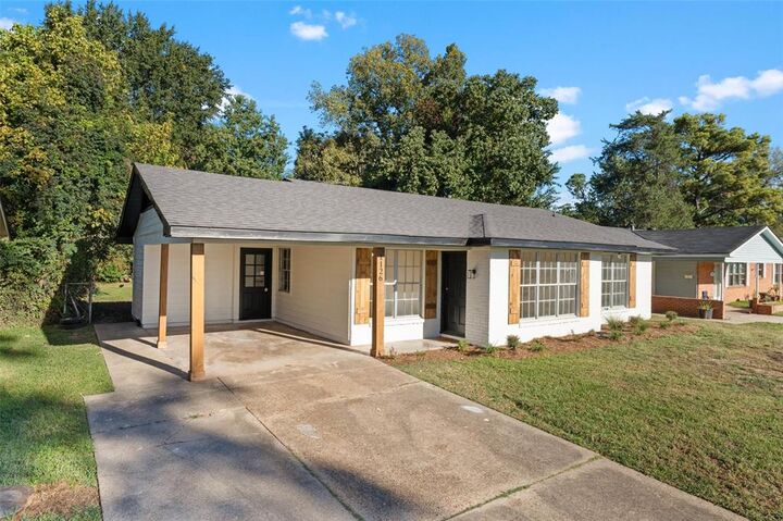 Property Photo:  1126 Carolina Street  LA 71104