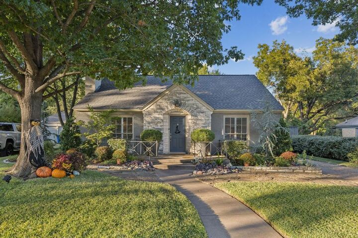 Photo de la propriété: 2219 Lawndale Drive TX 75211