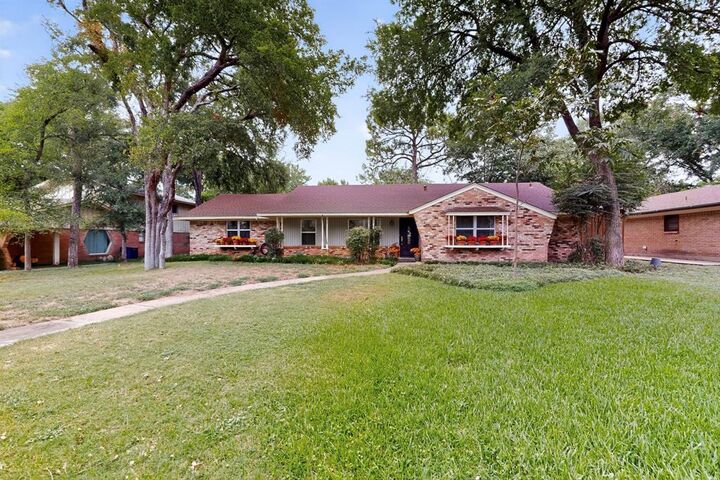 Property Photo:  1802 Westminster Drive  TX 75050 