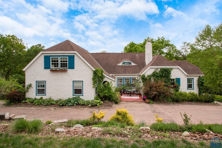 Property Photo:  2000 Plum Creek Road  IA 51103