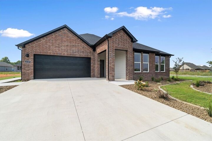 Property Photo:  426 W Taverner Xing  AR 72730 